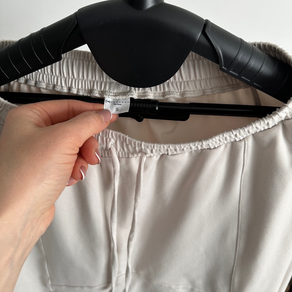 ALO Yoga Drop Crotch Joggers
Women’s Size: S - Picture 6 of 14